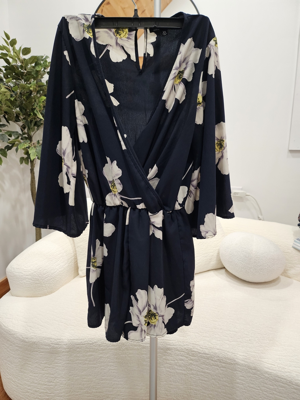 Lulus Romper Azul Marino con Estampado Floral
